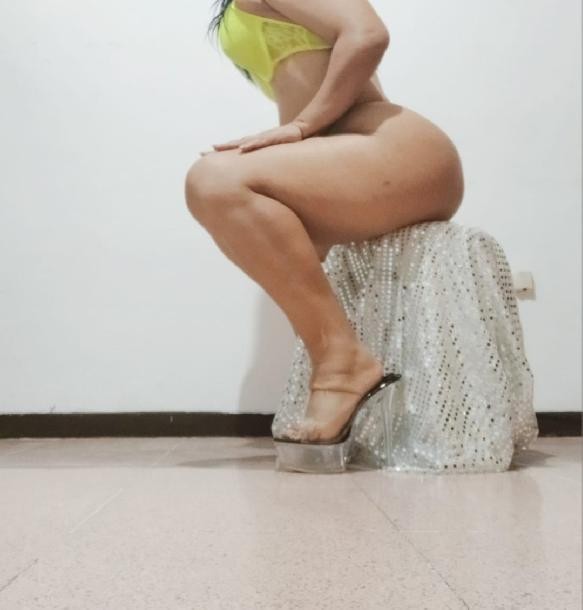 Mamita  cachonda y caliente ven a mi casa cel 4424605208