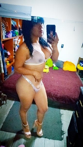 Sexy niña traviesa nueva en este tema pero muy caliente