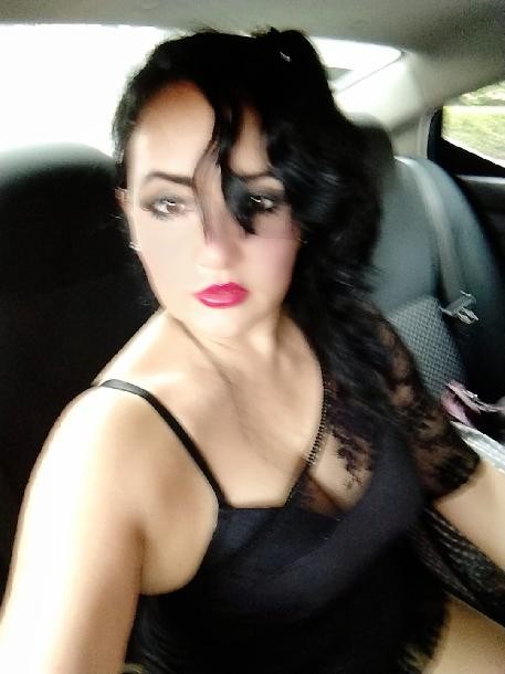 Busco quien   le  gustaria invitarmme   a   salir con   trato   de   novia