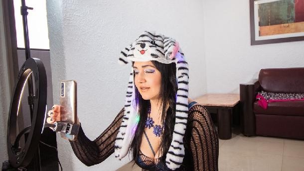 Busco quien   le  gustaria invitarmme   a   salir con   trato   de   novia