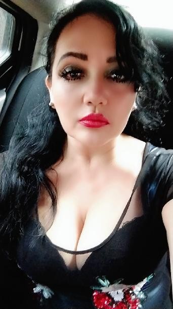 Dame   un  buen  masaje  en todo mi  cuerpo  y  te cobro menos.