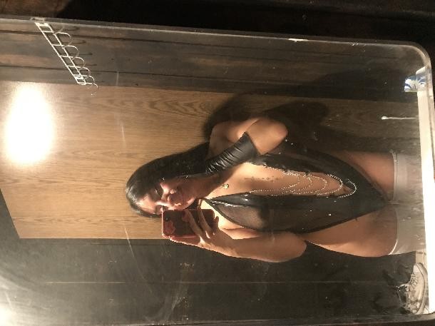 Petite complaciente con Squirt y garganta profunda no te arrepentirás cuento con ubicación