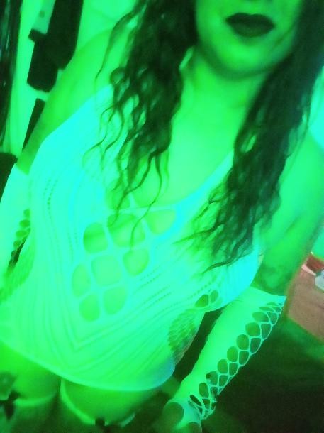 Rica chica cachonda tatuada con ganas de pasar un rico momento